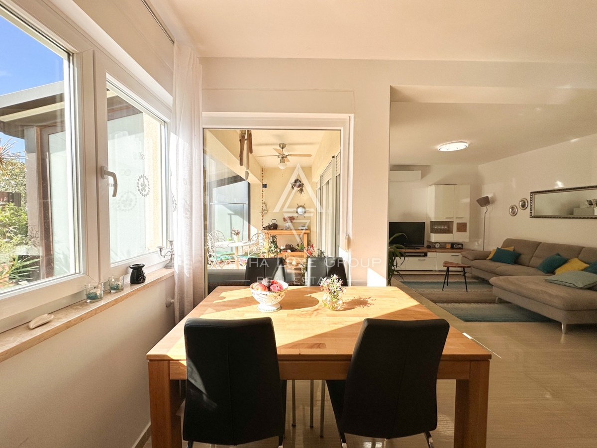 Poreč, Istra – Sodobno stanovanje s privatnim vrtom