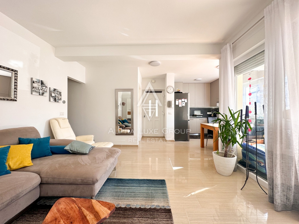 Poreč, Istra – Sodobno stanovanje s privatnim vrtom