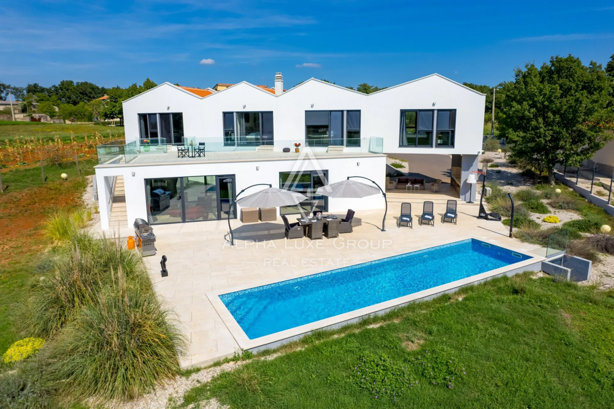 Istra, Višnjan: Luksuzna vila z bazenom in velikim vrtom