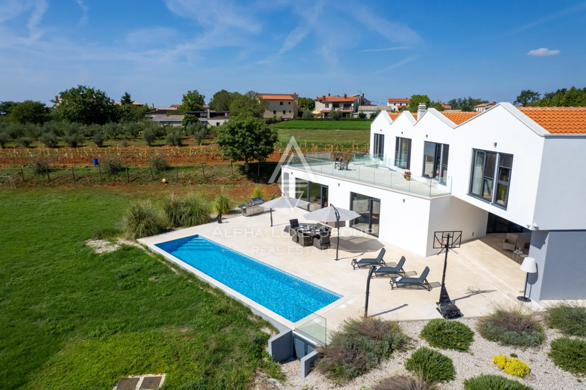 Istra, Višnjan: Luksuzna vila z bazenom in velikim vrtom
