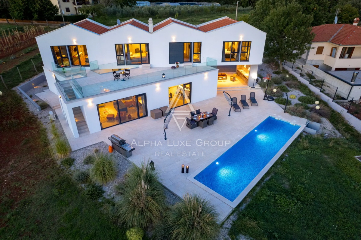 Istra, Višnjan: Luksuzna vila z bazenom in velikim vrtom