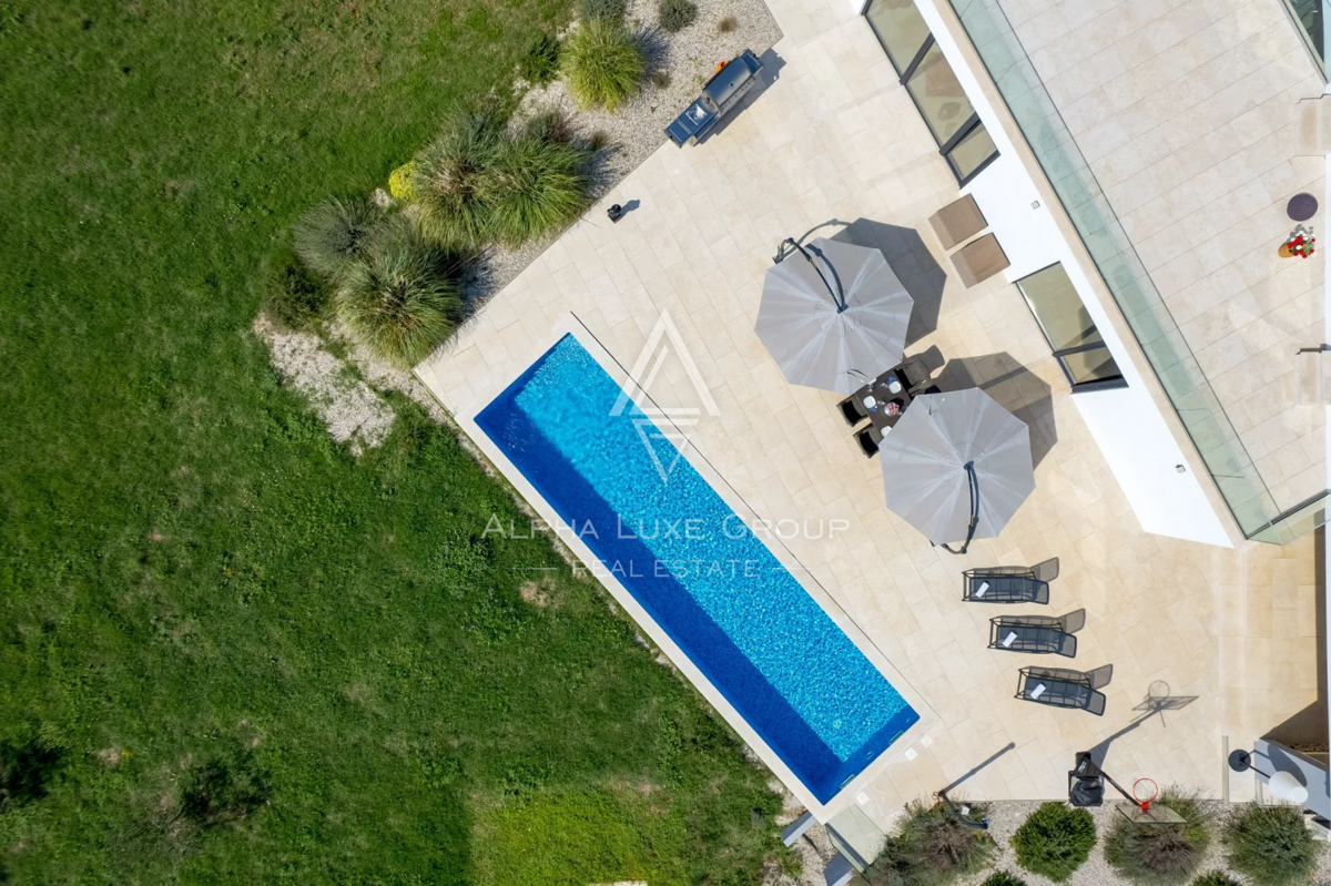 Istra, Višnjan: Luksuzna vila z bazenom in velikim vrtom