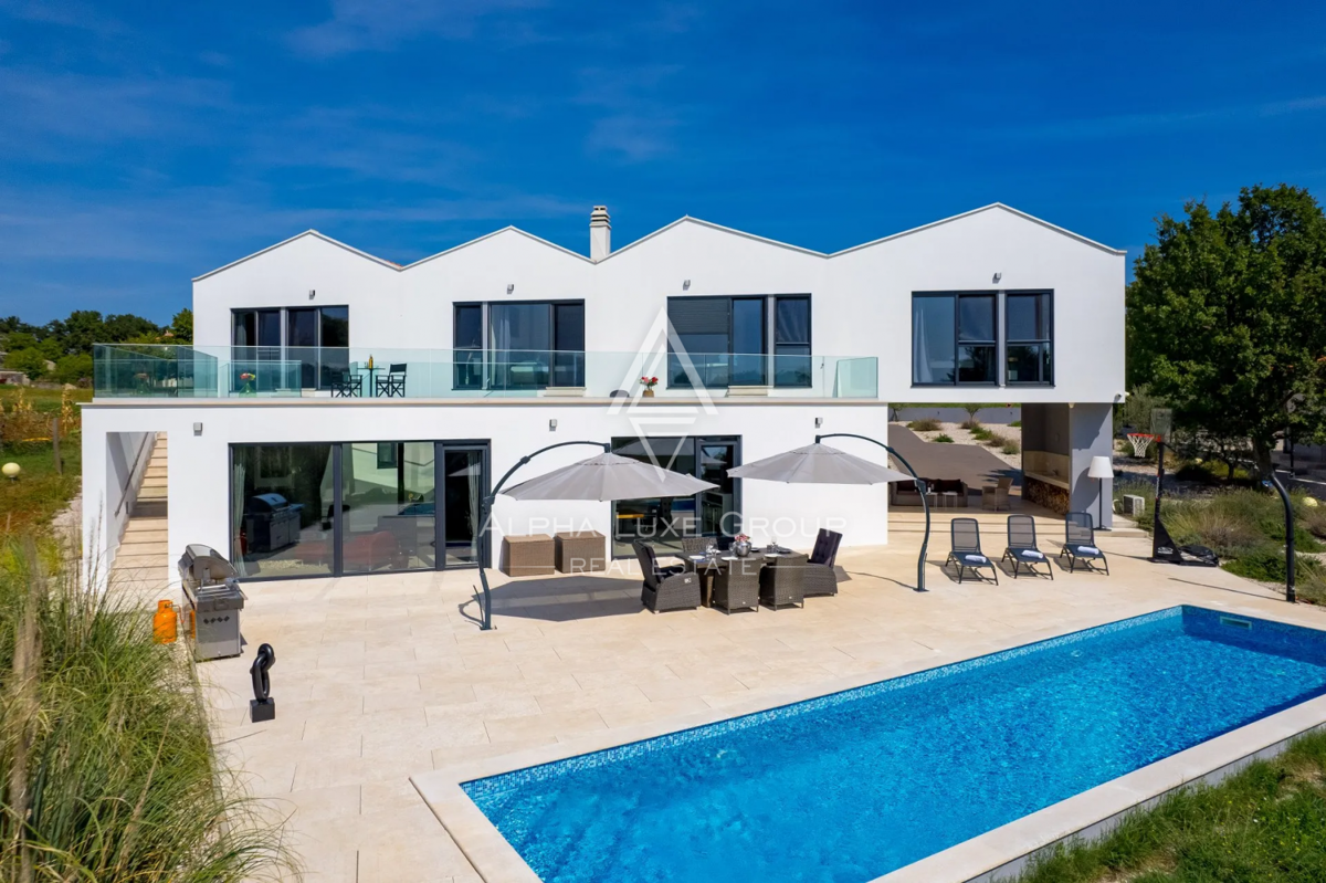 Istra, Višnjan: Luksuzna vila z bazenom in velikim vrtom