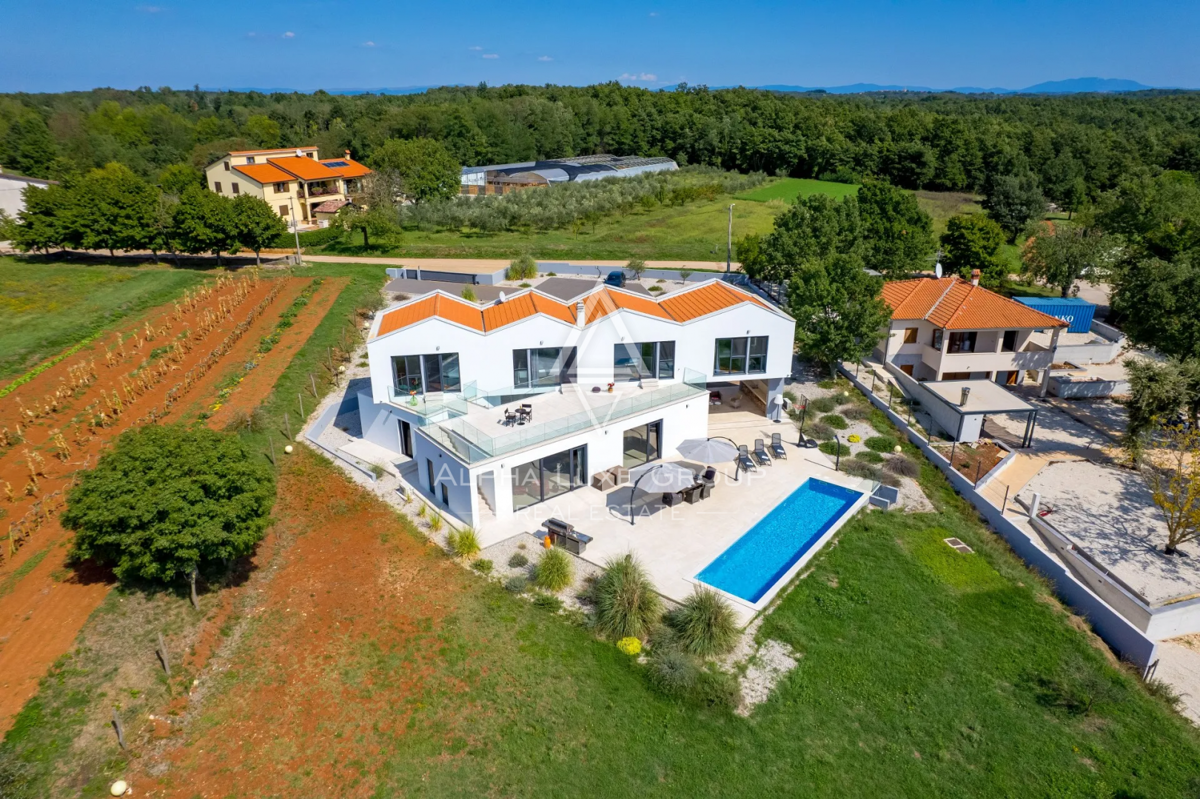 Istra, Višnjan: Luksuzna vila z bazenom in velikim vrtom