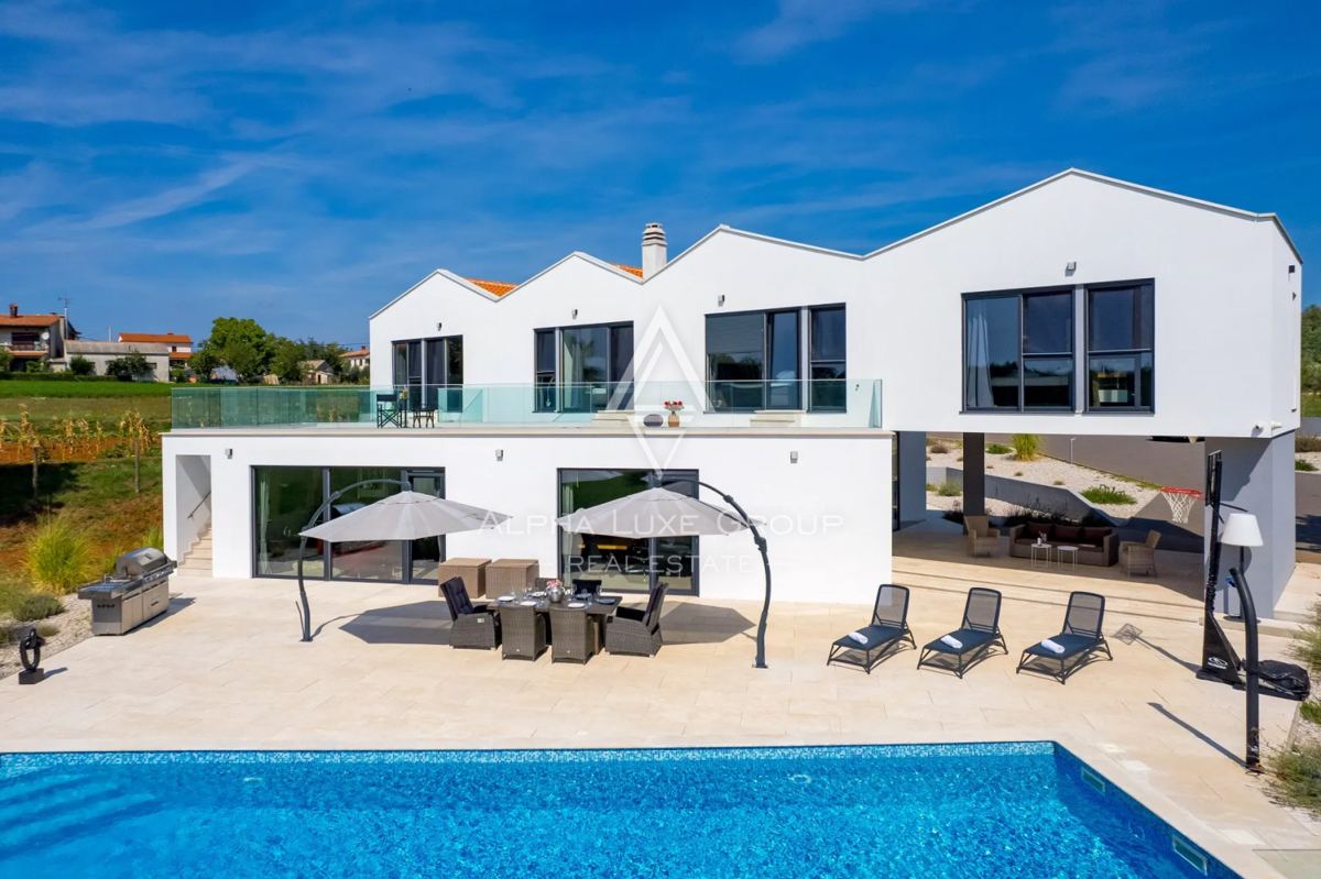 Istra, Višnjan: Luksuzna vila z bazenom in velikim vrtom