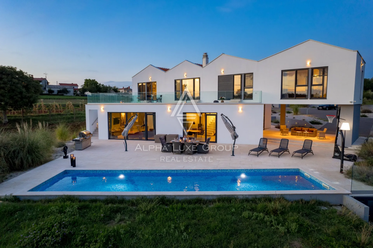 Istra, Višnjan: Luksuzna vila z bazenom in velikim vrtom