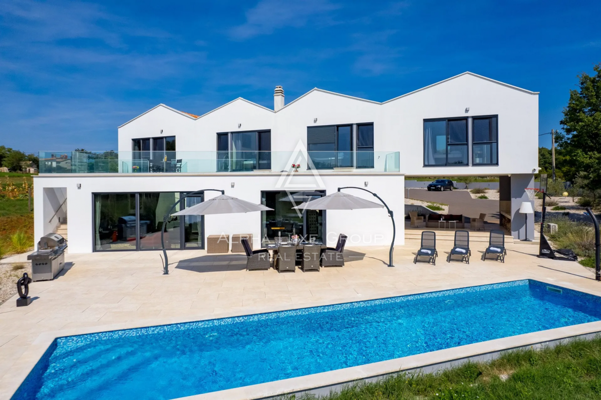 Istra, Višnjan: Luksuzna vila z bazenom in velikim vrtom