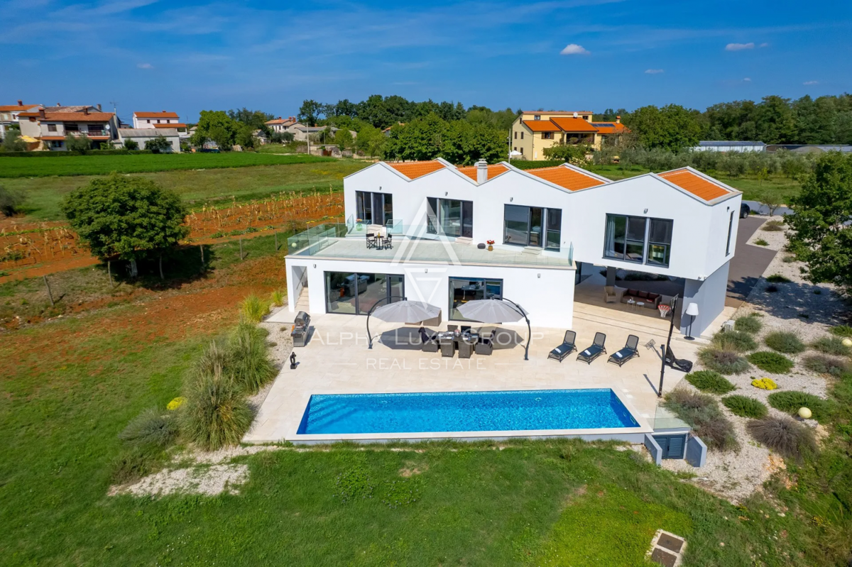 Istra, Višnjan: Luksuzna vila z bazenom in velikim vrtom