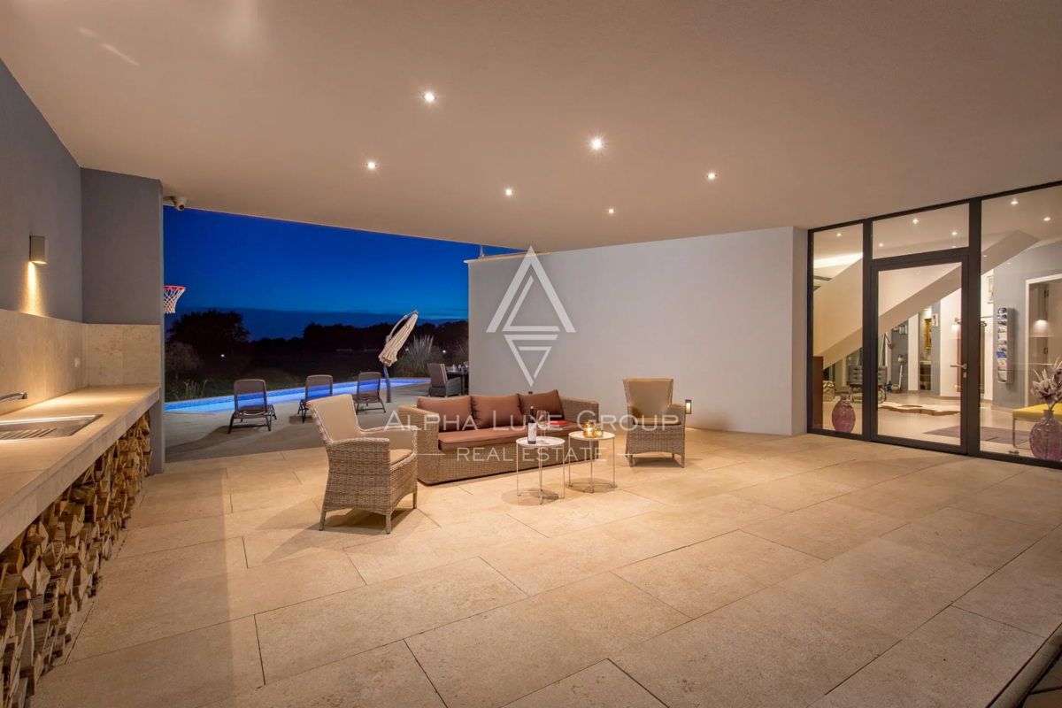 Istra, Višnjan: Luksuzna vila z bazenom in velikim vrtom