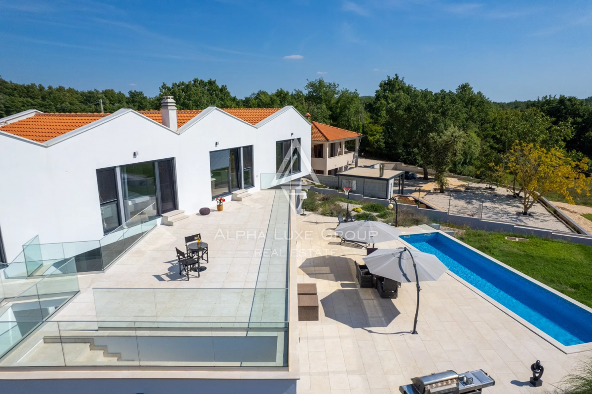 Istra, Višnjan: Luksuzna vila z bazenom in velikim vrtom