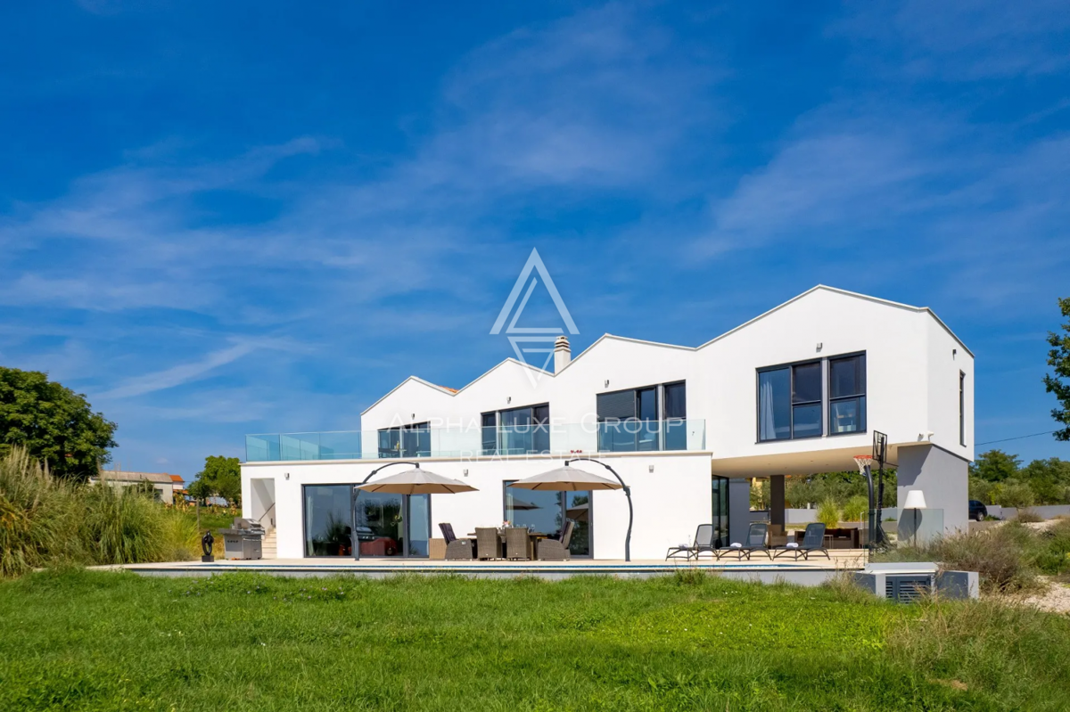 Istra, Višnjan: Luksuzna vila z bazenom in velikim vrtom