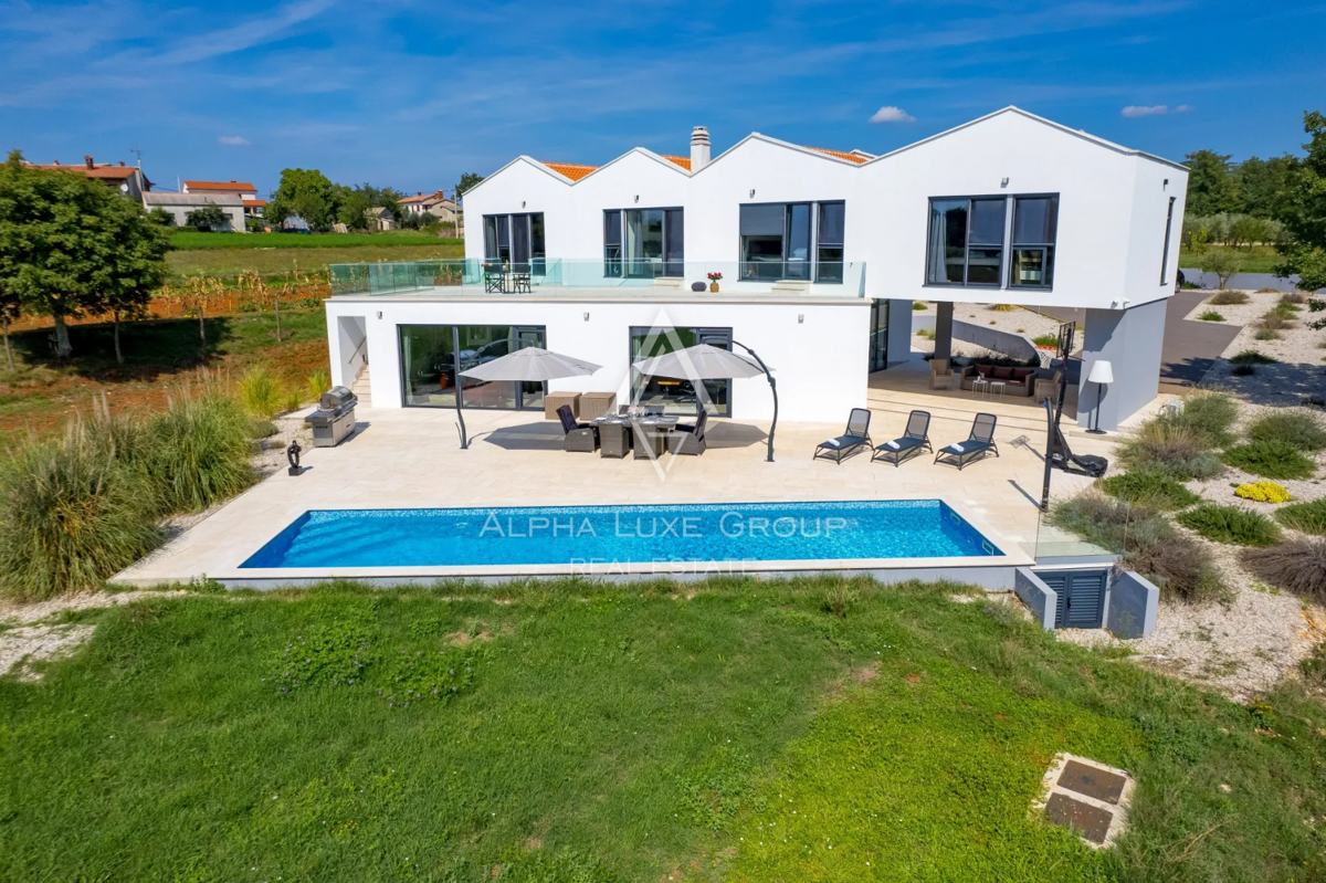 Istra, Višnjan: Luksuzna vila z bazenom in velikim vrtom