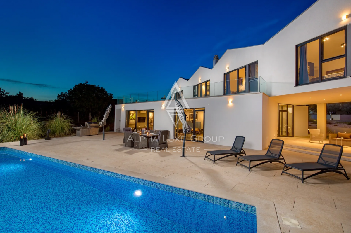 Istra, Višnjan: Luksuzna vila z bazenom in velikim vrtom