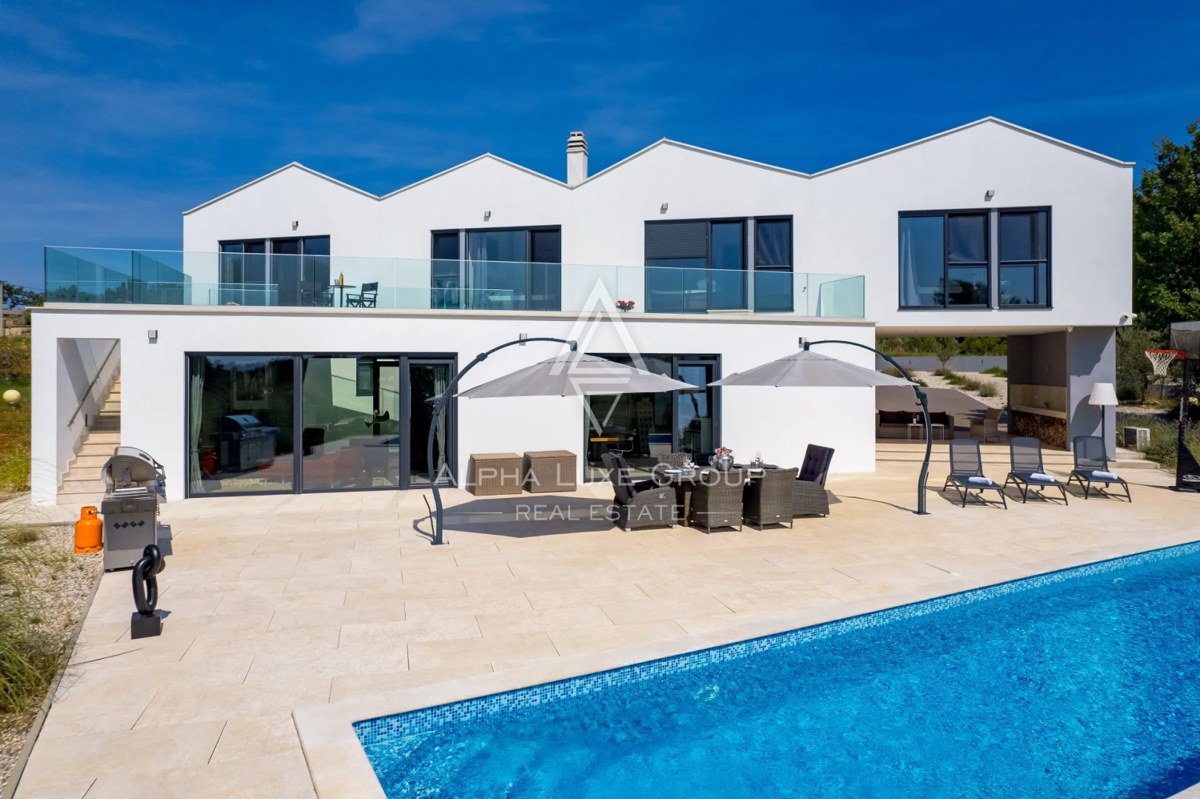 Istra, Višnjan: Luksuzna vila z bazenom in velikim vrtom