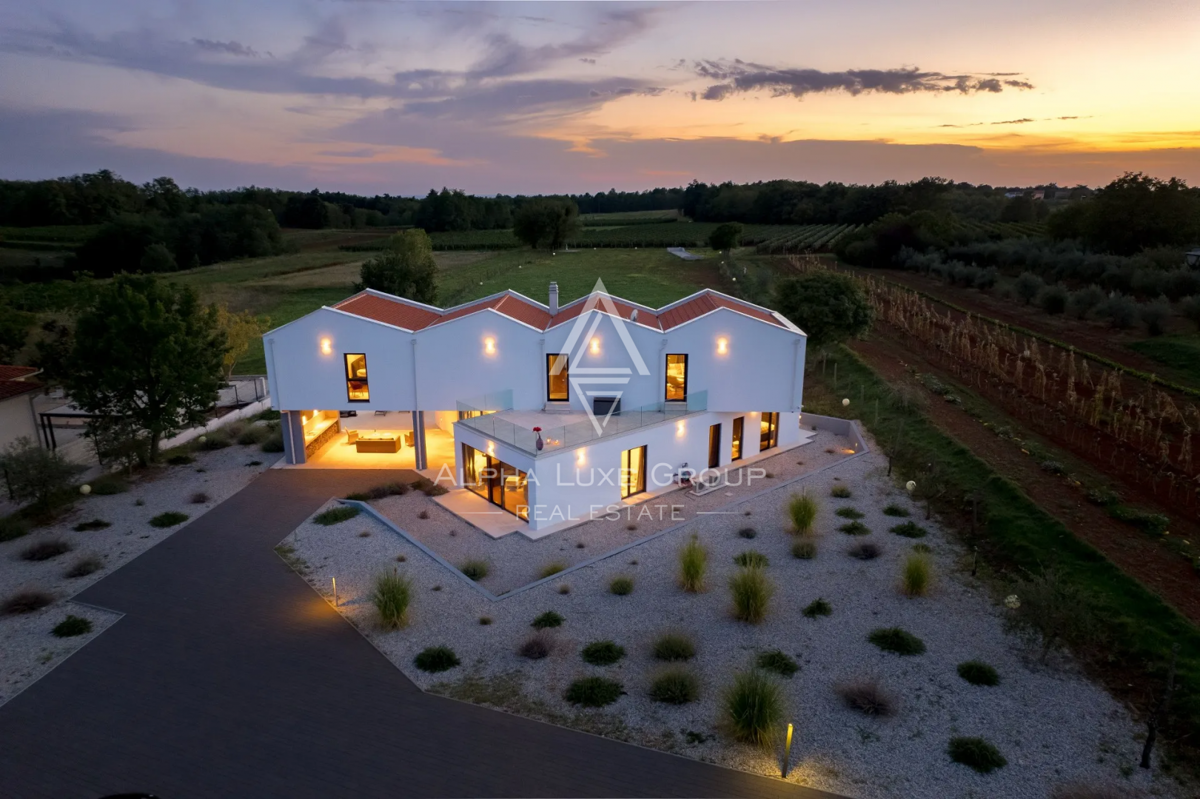 Istra, Višnjan: Luksuzna vila z bazenom in velikim vrtom