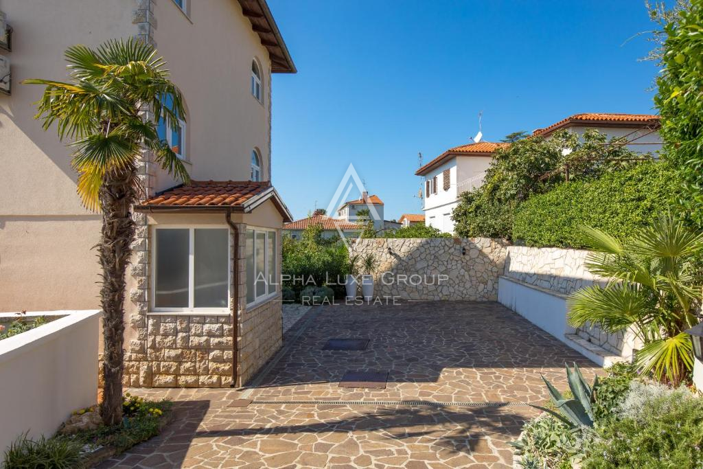 Istra, Umag – Elegantna vila ob morju z bazenom