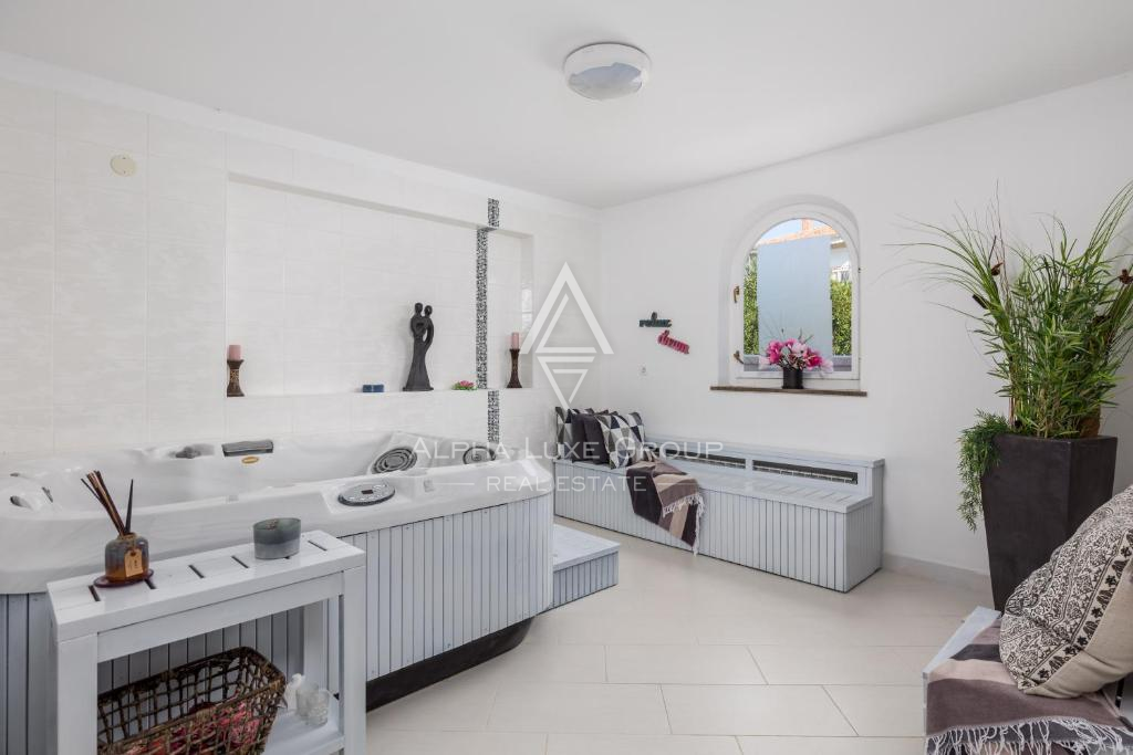 Istra, Umag – Elegantna vila ob morju z bazenom