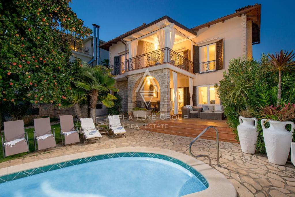 Istra, Umag – Elegantna vila ob morju z bazenom