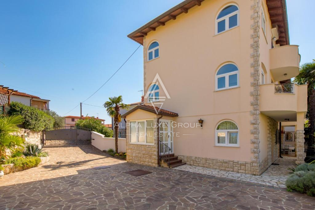 Istra, Umag – Elegantna vila ob morju z bazenom