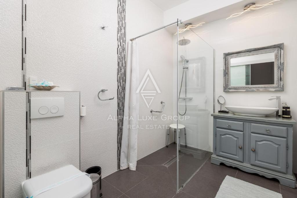 Istra, Umag – Elegantna vila ob morju z bazenom