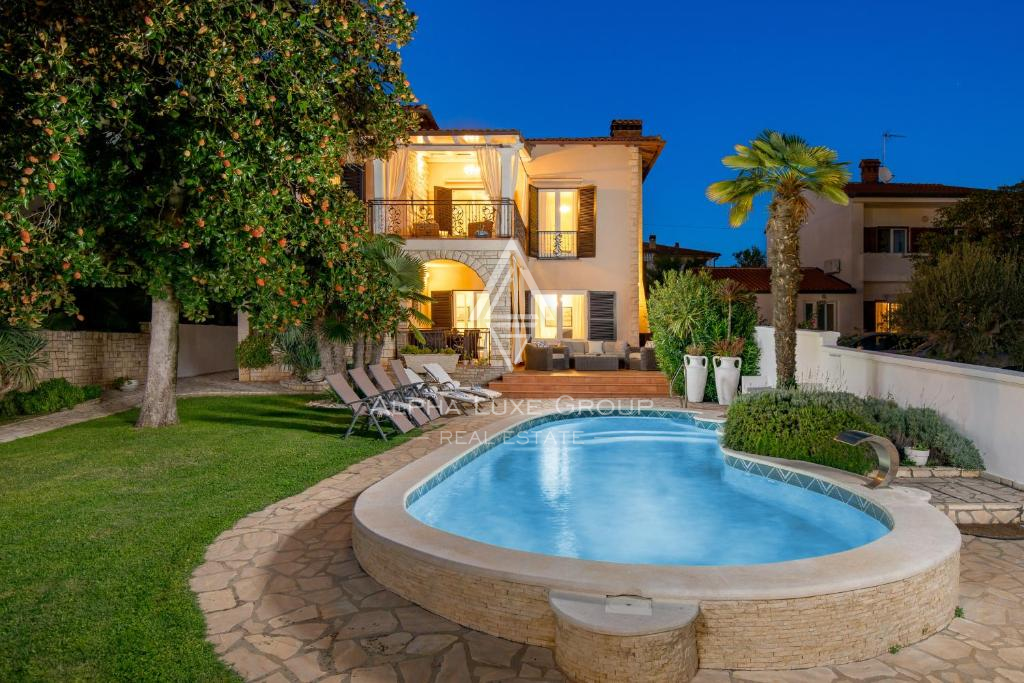 Istra, Umag – Elegantna vila ob morju z bazenom
