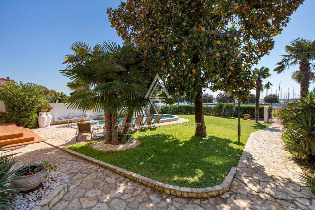 Istra, Umag – Elegantna vila ob morju z bazenom