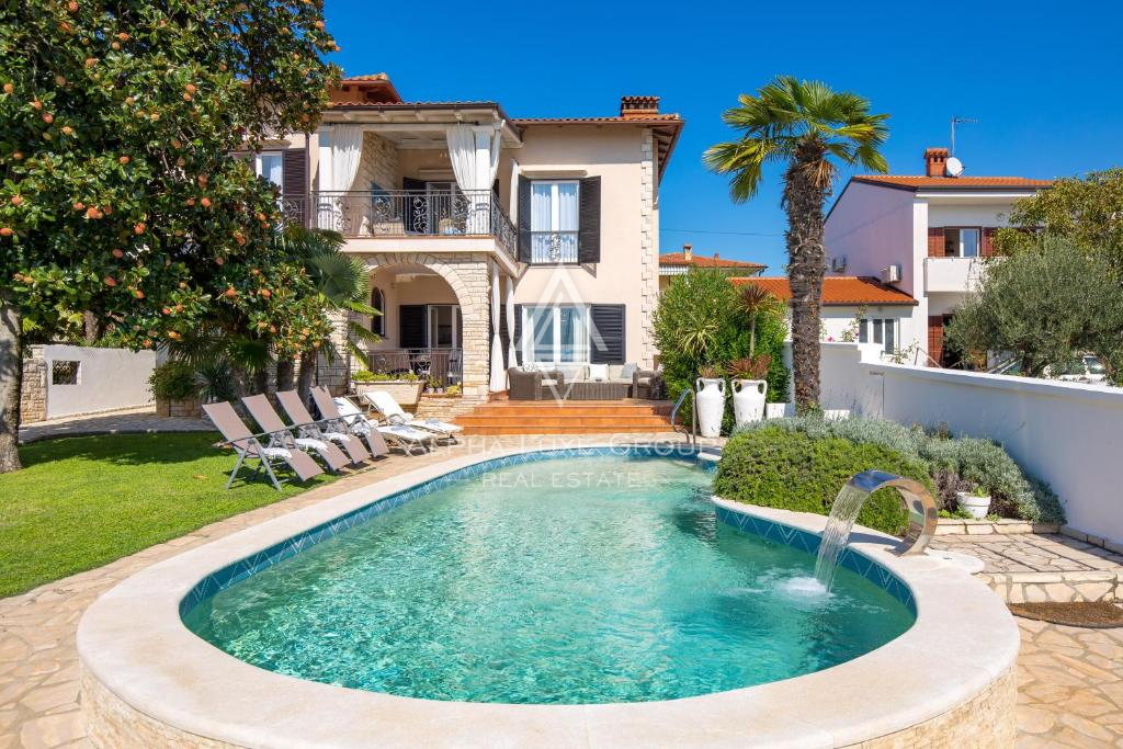 Istra, Umag – Elegantna vila ob morju z bazenom