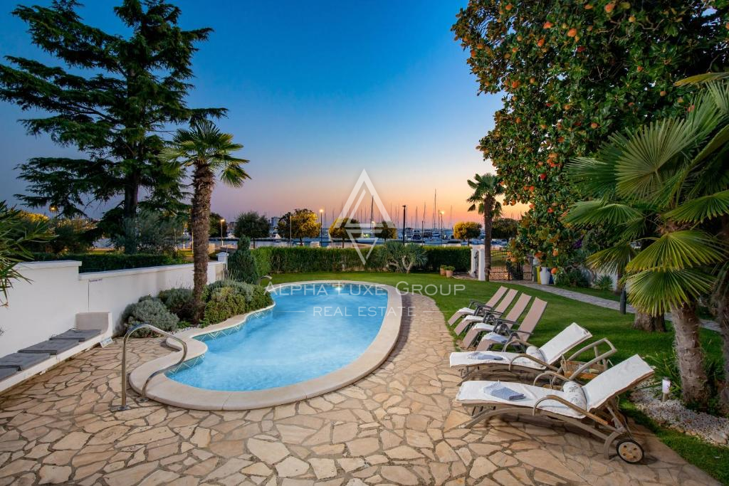 Istra, Umag – Elegantna vila ob morju z bazenom