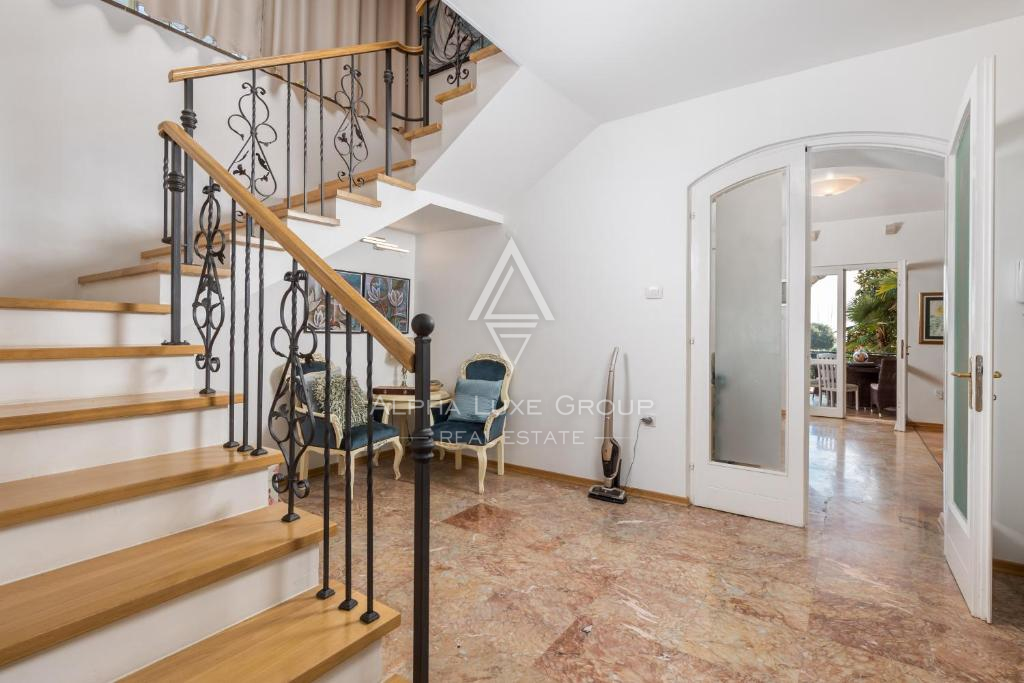 Istra, Umag – Elegantna vila ob morju z bazenom