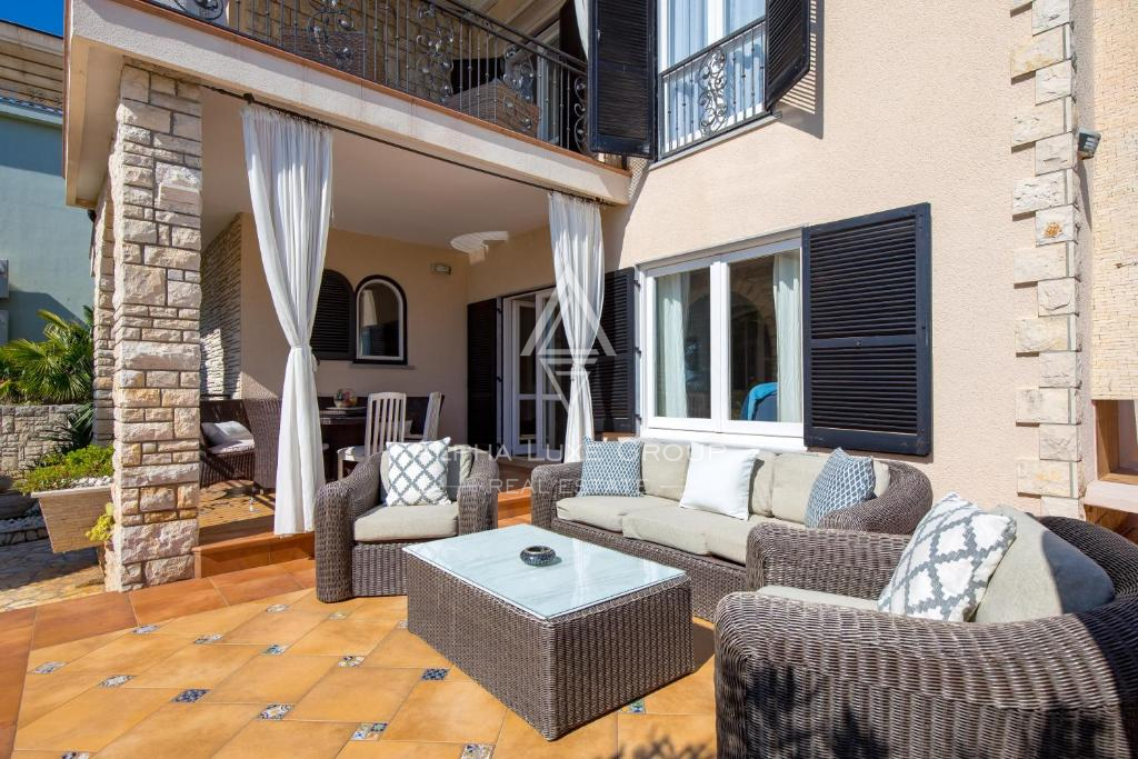 Istra, Umag – Elegantna vila ob morju z bazenom