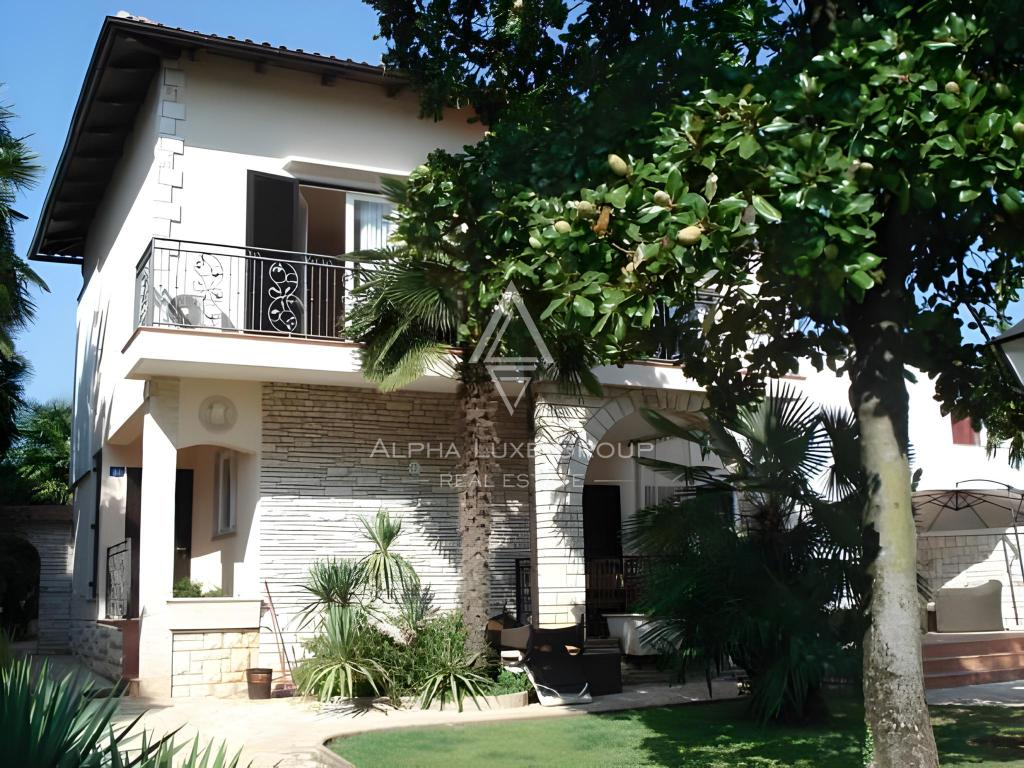 Istra, Umag – Elegantna vila ob morju z bazenom