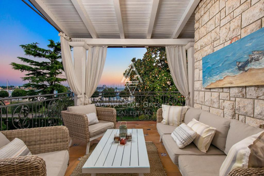 Istra, Umag – Elegantna vila ob morju z bazenom