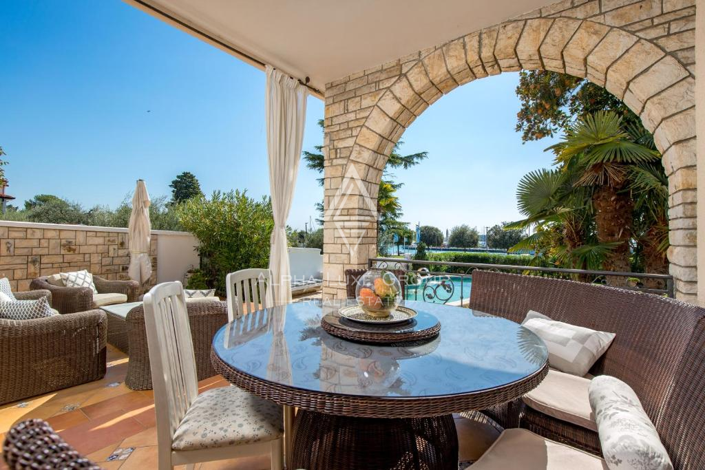 Istra, Umag – Elegantna vila ob morju z bazenom