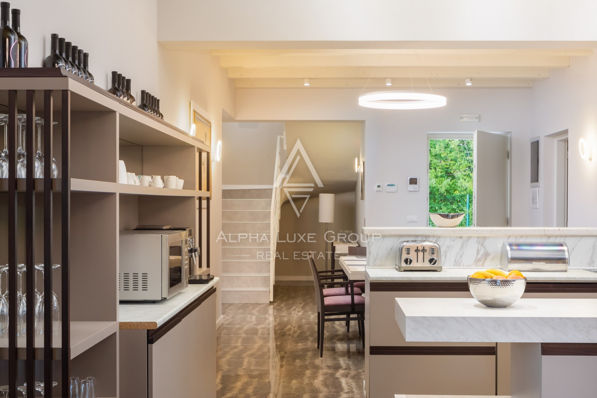 Istra, Svetvinčenat: Prostrana vila z bazenom in razgledom