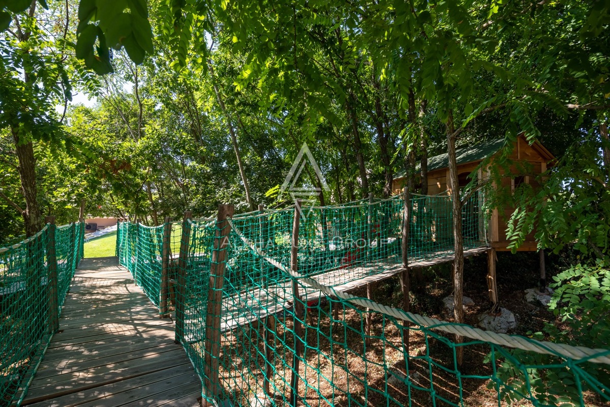 Istra, Svetvinčenat: Prostrana vila z bazenom in razgledom