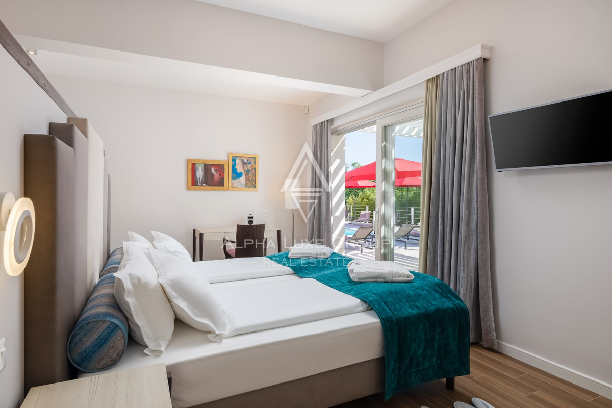 Istra, Svetvinčenat: Prostrana vila z bazenom in razgledom