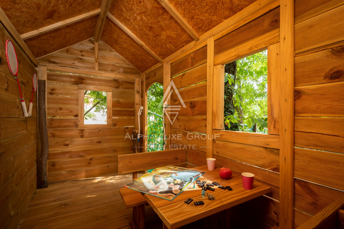 Istra, Svetvinčenat: Prostrana vila z bazenom in razgledom