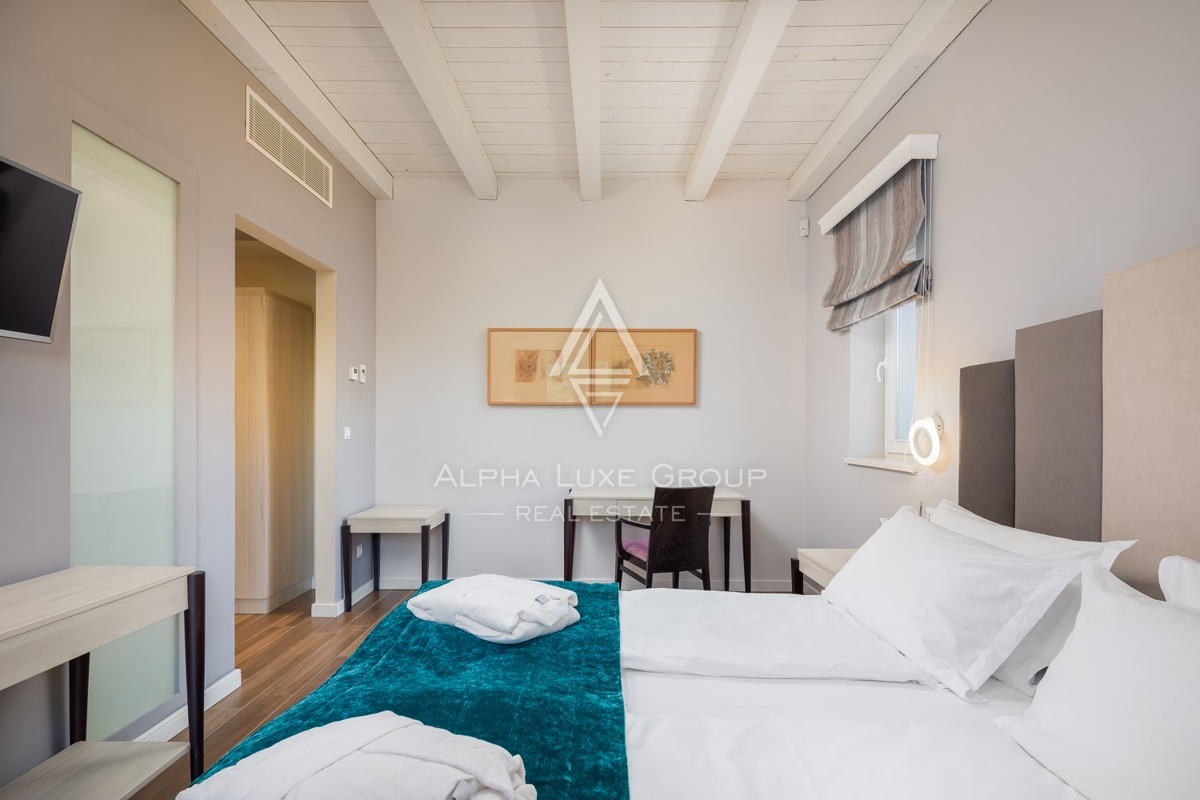 Istra, Svetvinčenat: Prostrana vila z bazenom in razgledom