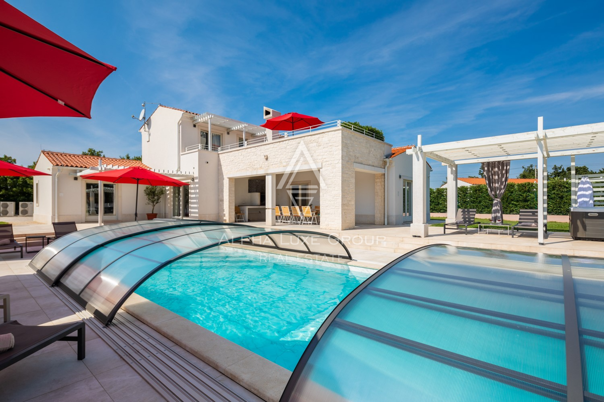 Istra, Svetvinčenat: Prostrana vila z bazenom in razgledom