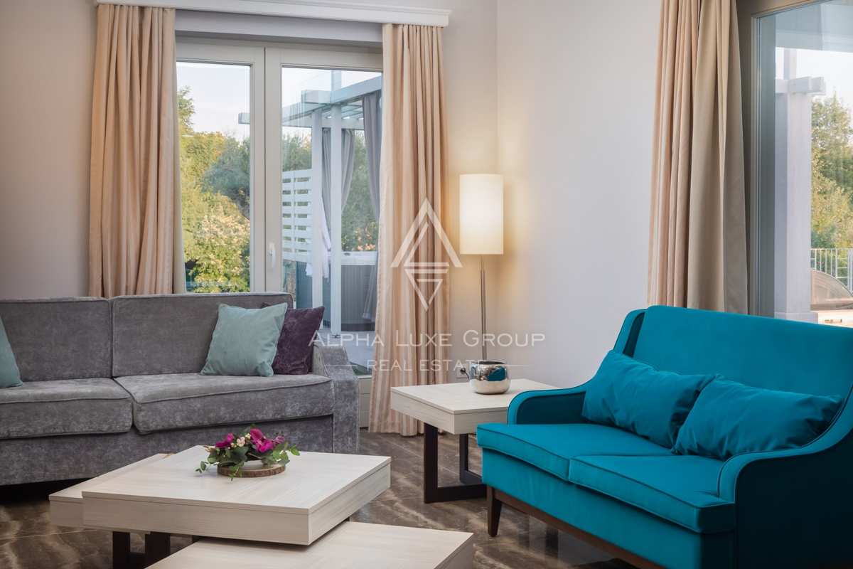 Istra, Svetvinčenat: Prostrana vila z bazenom in razgledom