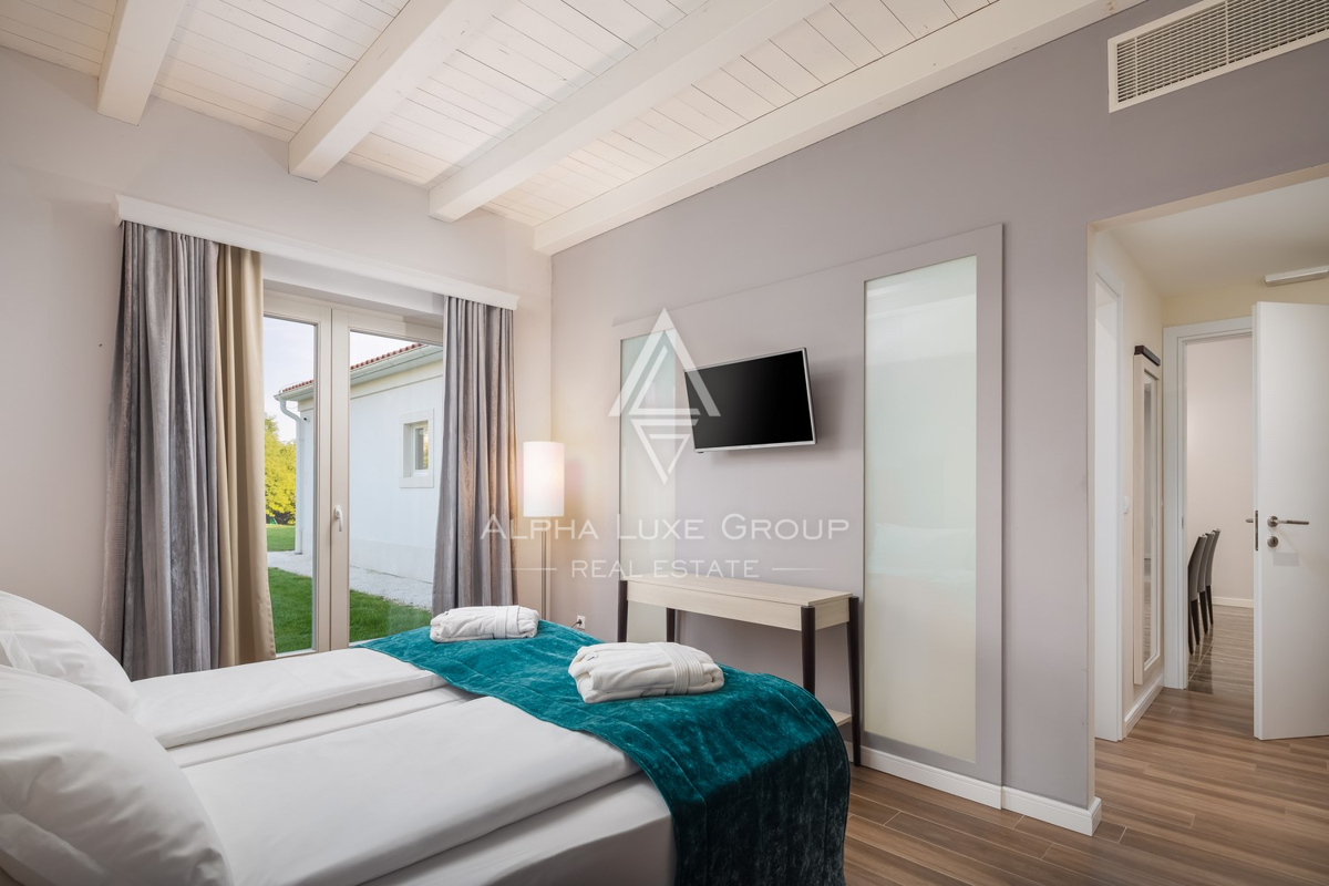 Istra, Svetvinčenat: Prostrana vila z bazenom in razgledom