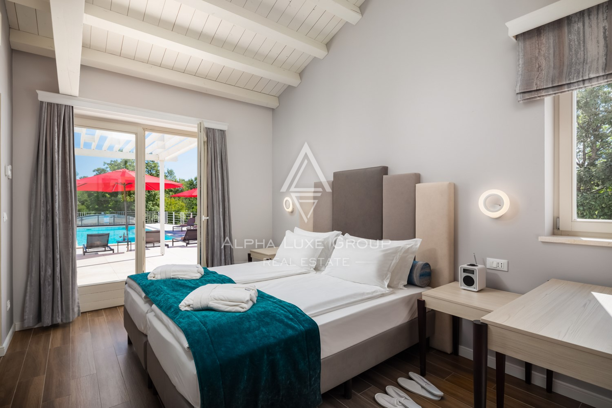 Istra, Svetvinčenat: Prostrana vila z bazenom in razgledom