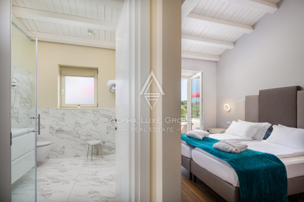 Istra, Svetvinčenat: Prostrana vila z bazenom in razgledom