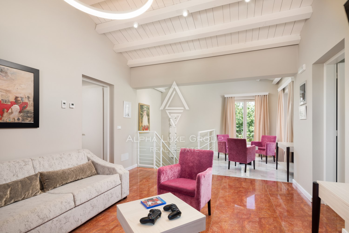 Istra, Svetvinčenat: Prostrana vila z bazenom in razgledom