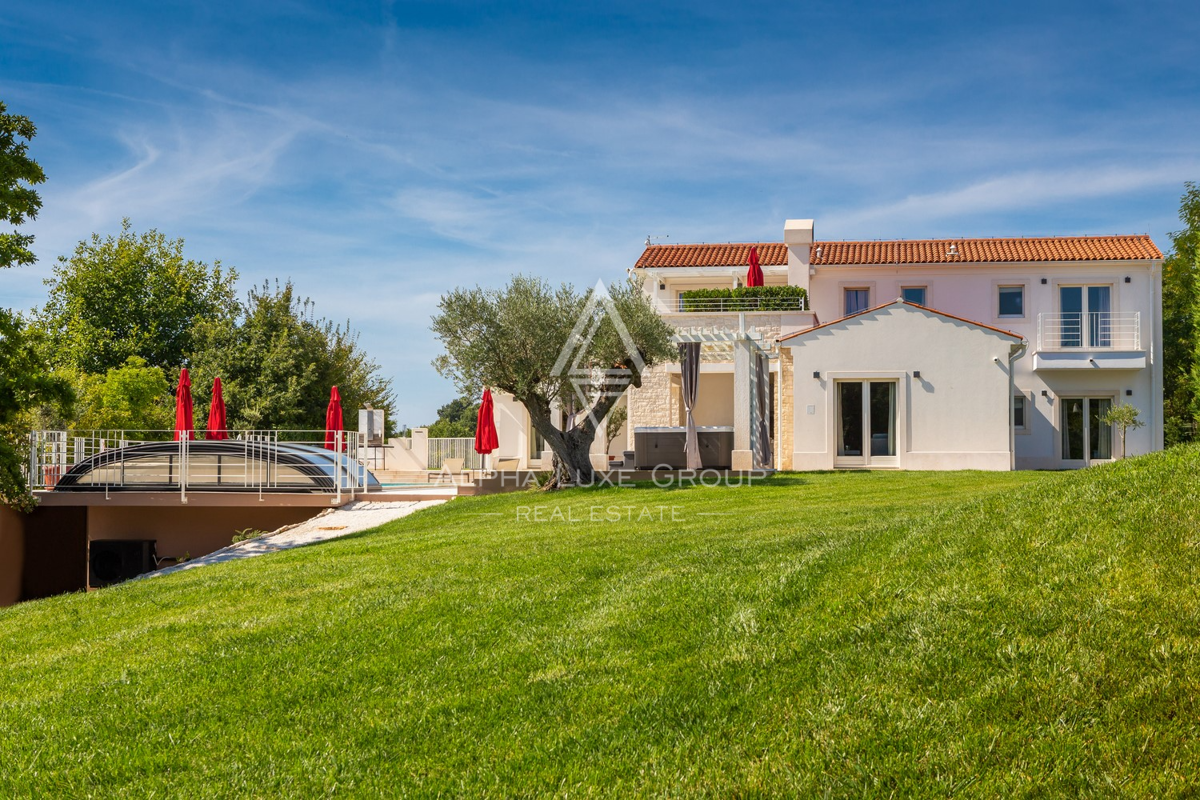 Istra, Svetvinčenat: Prostrana vila z bazenom in razgledom