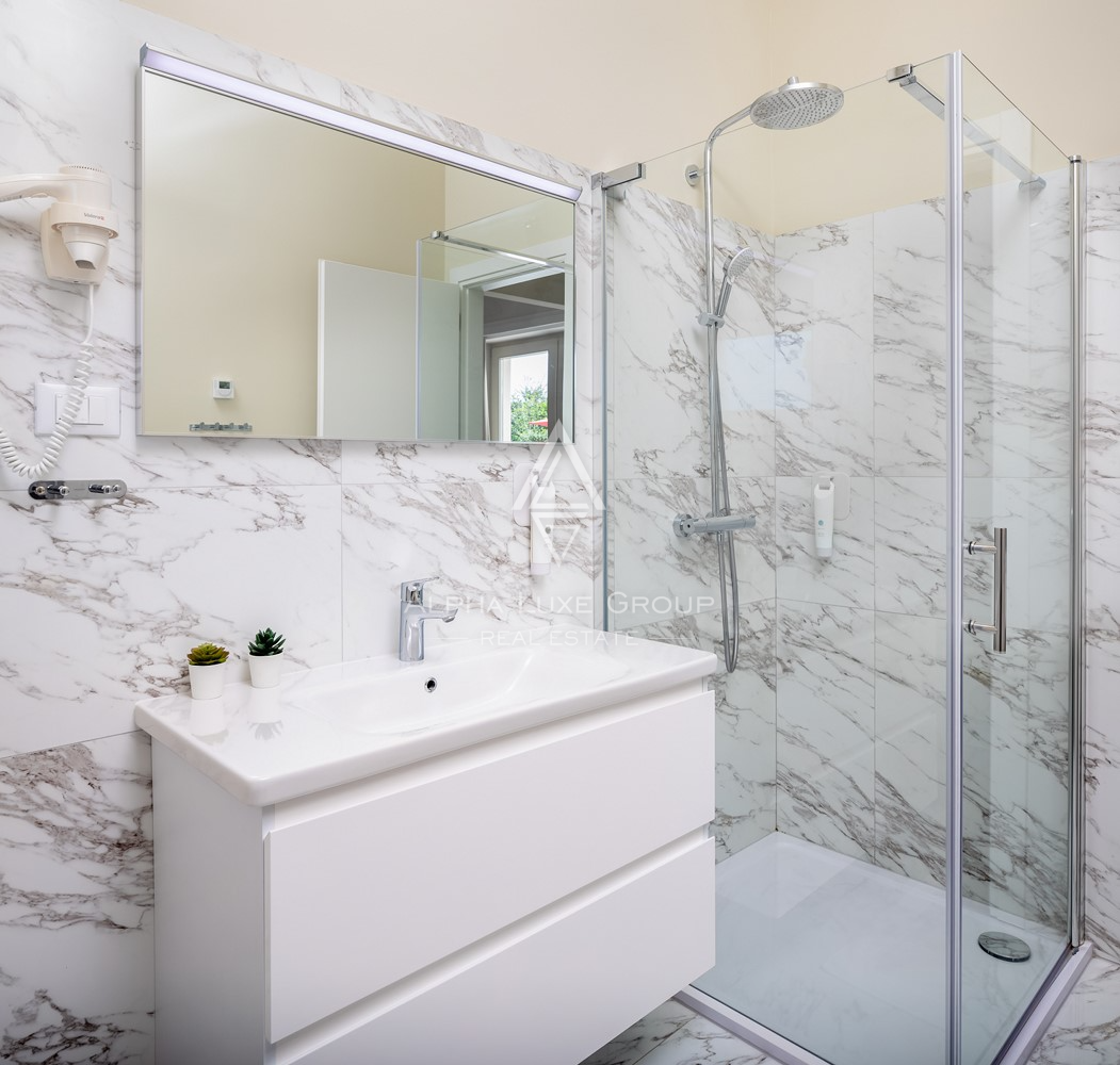 Istra, Svetvinčenat: Prostrana vila z bazenom in razgledom