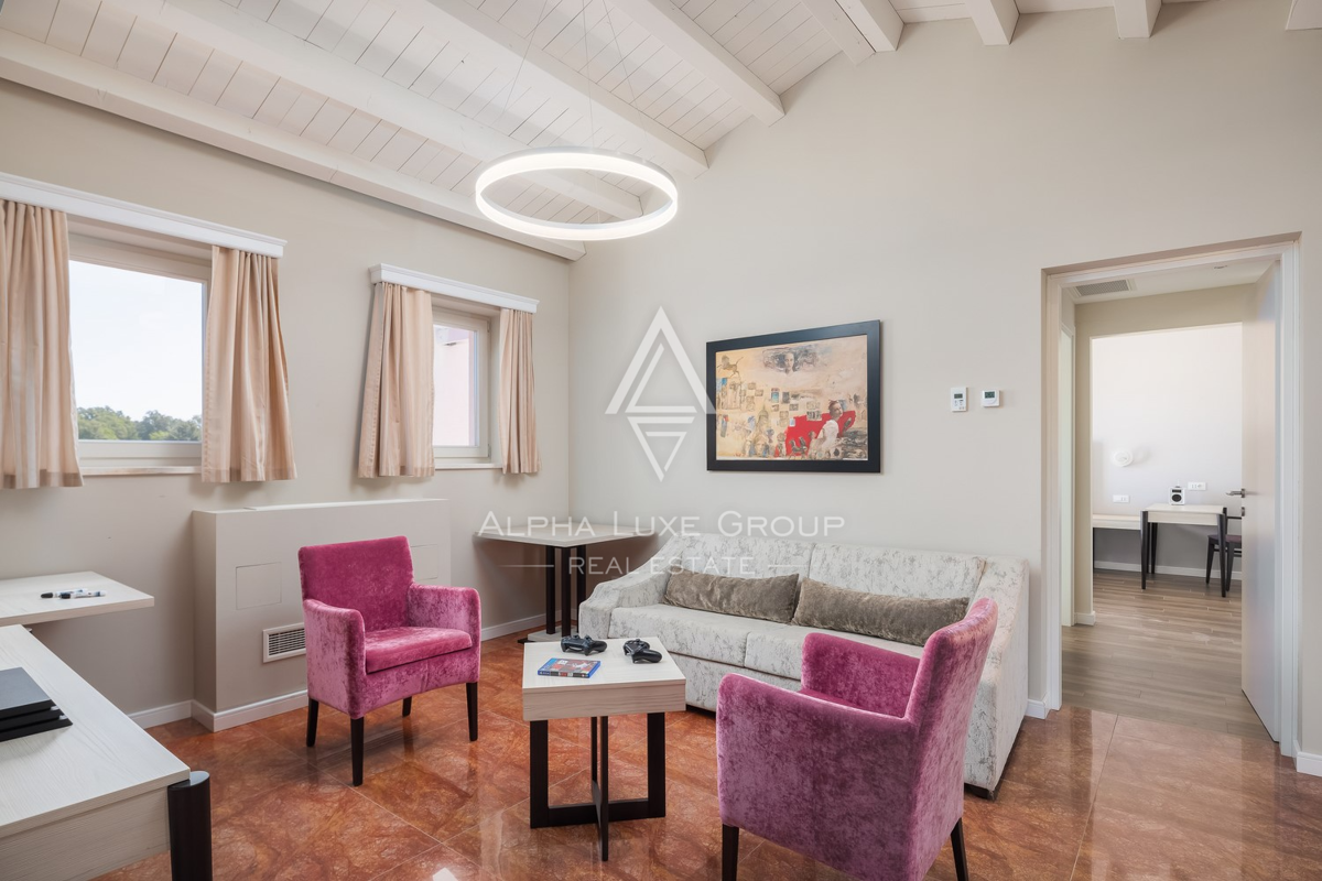 Istra, Svetvinčenat: Prostrana vila z bazenom in razgledom