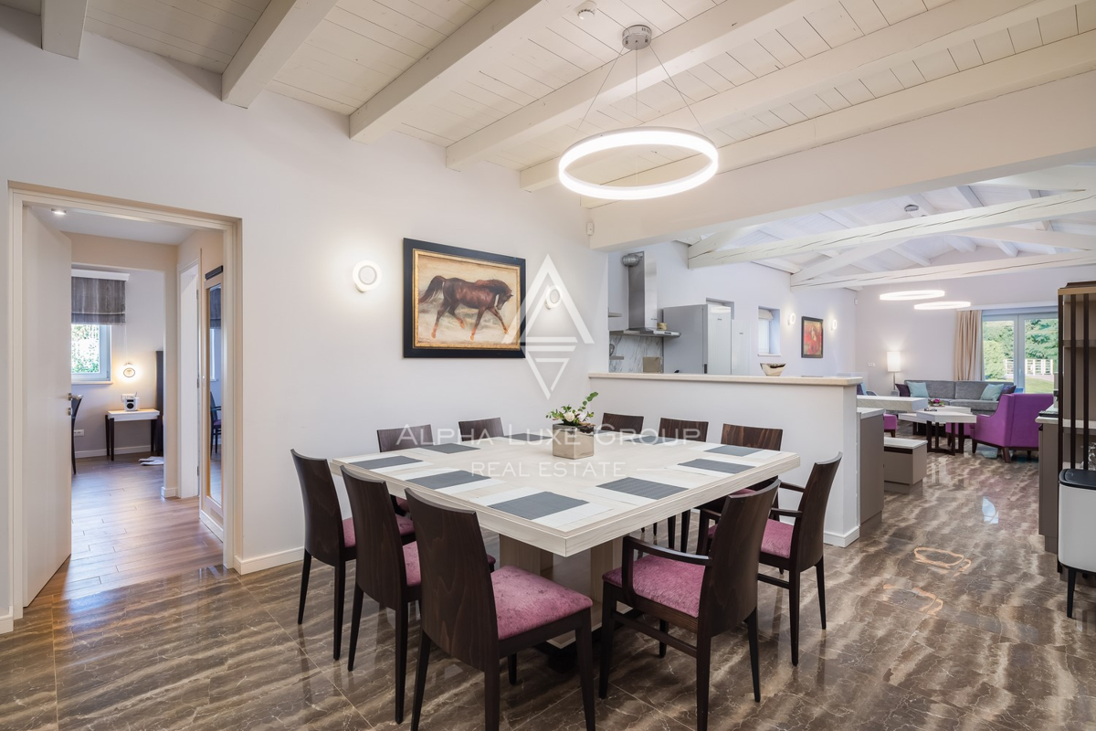 Istra, Svetvinčenat: Prostrana vila z bazenom in razgledom