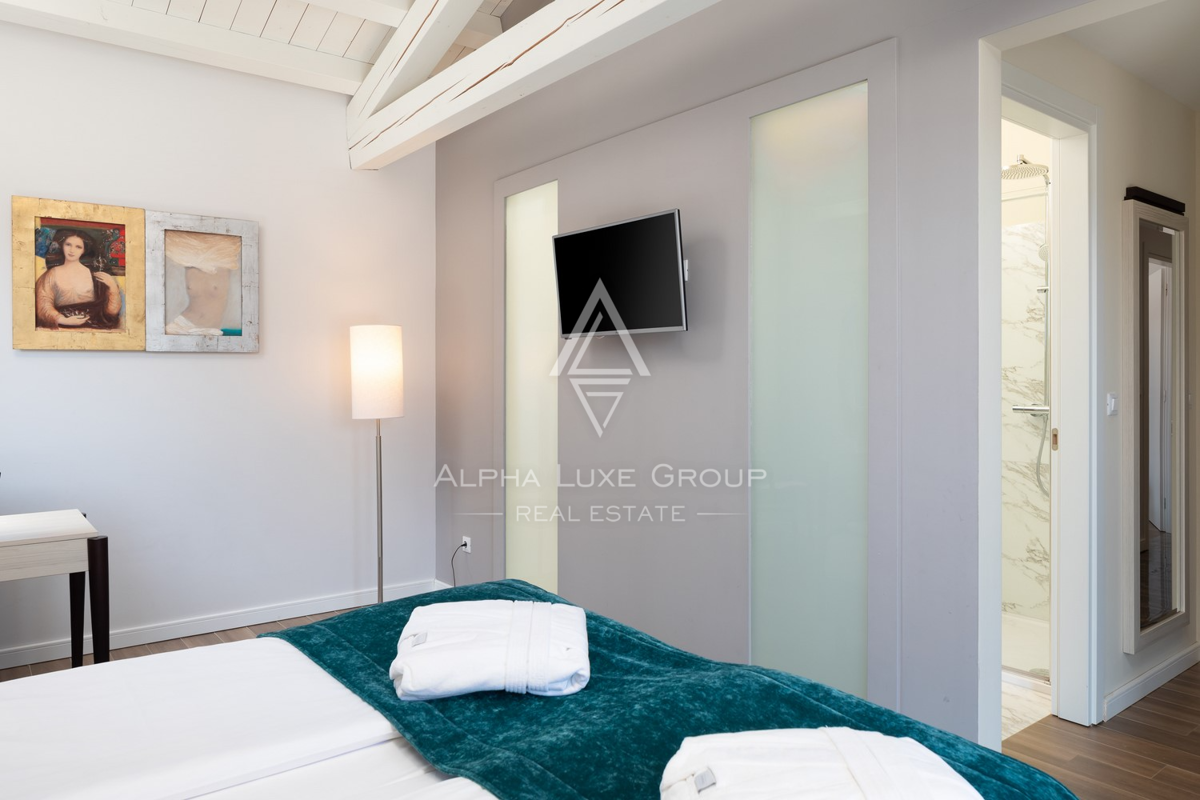 Istra, Svetvinčenat: Prostrana vila z bazenom in razgledom