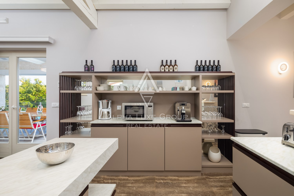 Istra, Svetvinčenat: Prostrana vila z bazenom in razgledom